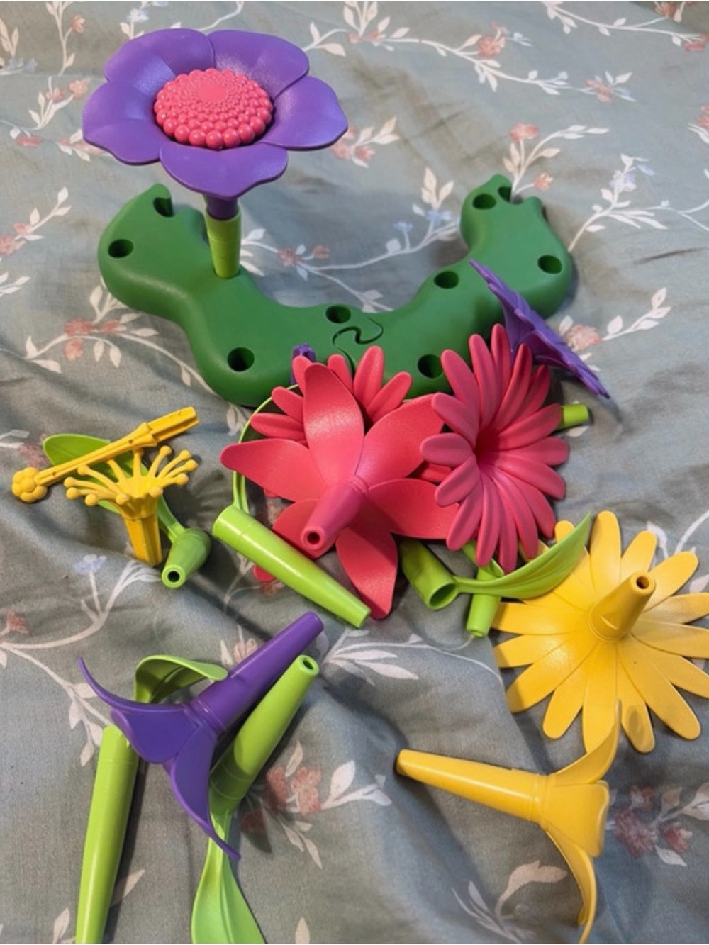 Flower Building Set — Pink, Purple, Yellow & Green Creative Blocks